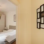 Apartman Un Risveglio In Rima, Foscolo A *