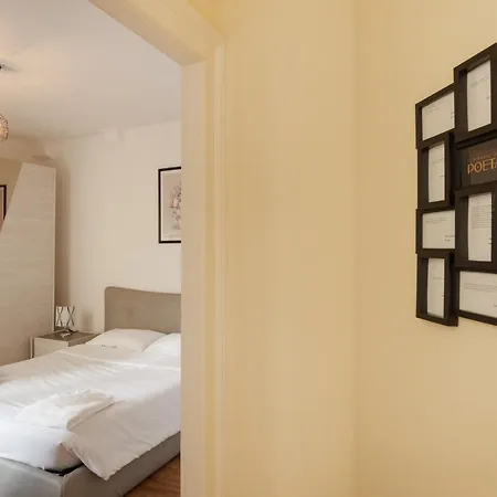 Apartamento Un Risveglio In Rima, Foscolo A *